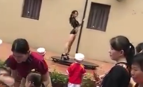 幼儿园表演钢管舞遭免职，究竟什么情况