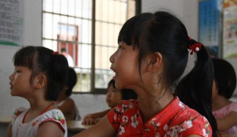 中小学现有偿互助，借笔记5元1次 没钱用橡皮薯片换