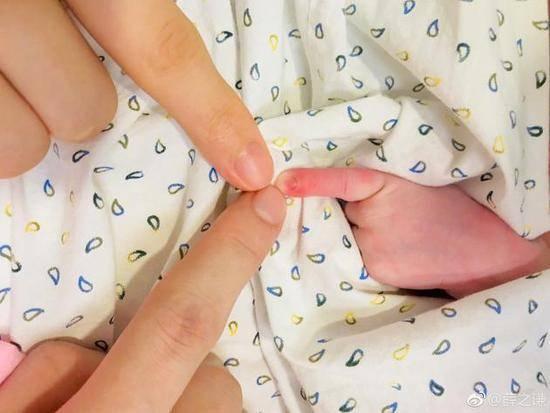 薛之谦晒娃被批，薛之谦晒娃为啥被批？