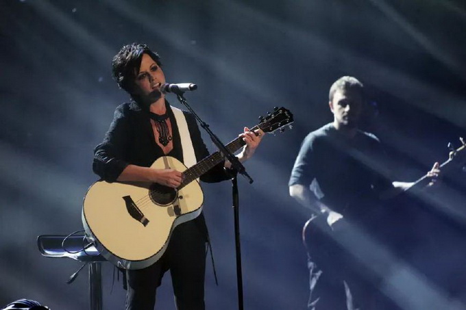 小红莓死因公布，饮酒过量后浴缸中溺亡