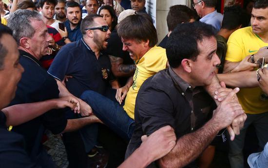 巴西总统候选遇袭受伤，竞选活动被迫中断 凶手已被逮捕