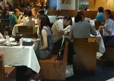 自助餐厅曝光内幕，万能抹布到底是怎么回事