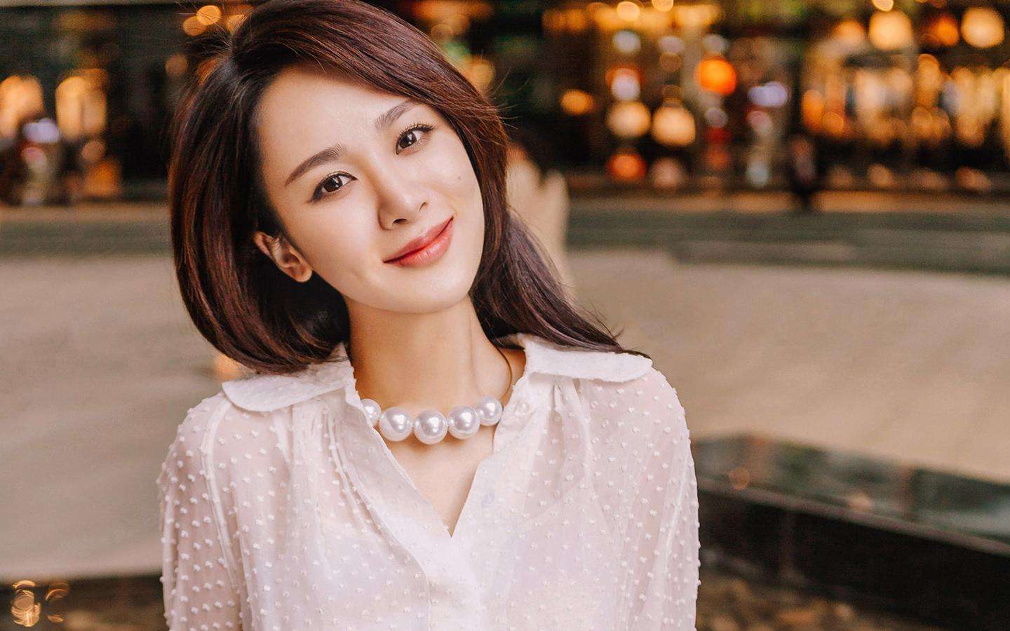 艺人经纪收入榜，李易峰杨紫创收4207万