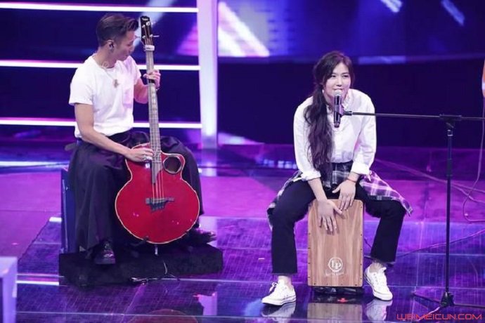 谢霆锋帮学员伴奏，拼劲十足能否助战队胜出？