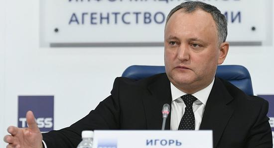 摩尔多瓦总统车祸，摩尔多瓦总统专车被卡车撞翻