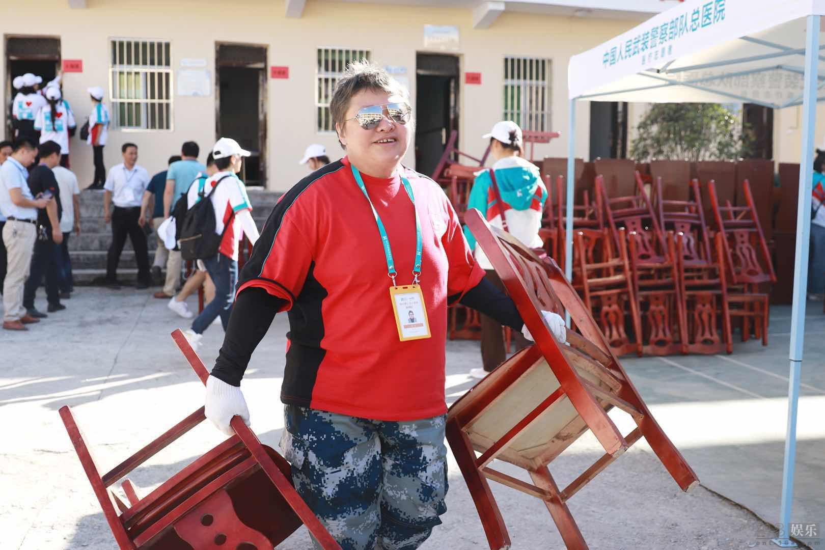 韩红蒋欣素颜公益，百人援陕大型医疗公益行动进行时