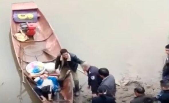 手机被收男孩跳江，刚刚被救起声称还要继续跳