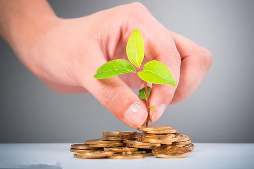 期货一买进去为什么就亏？